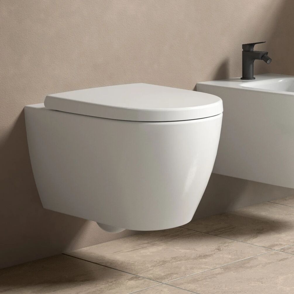 Lifestyle image of Ideal Standard i.life O Rimless Wall-Hung Toilet